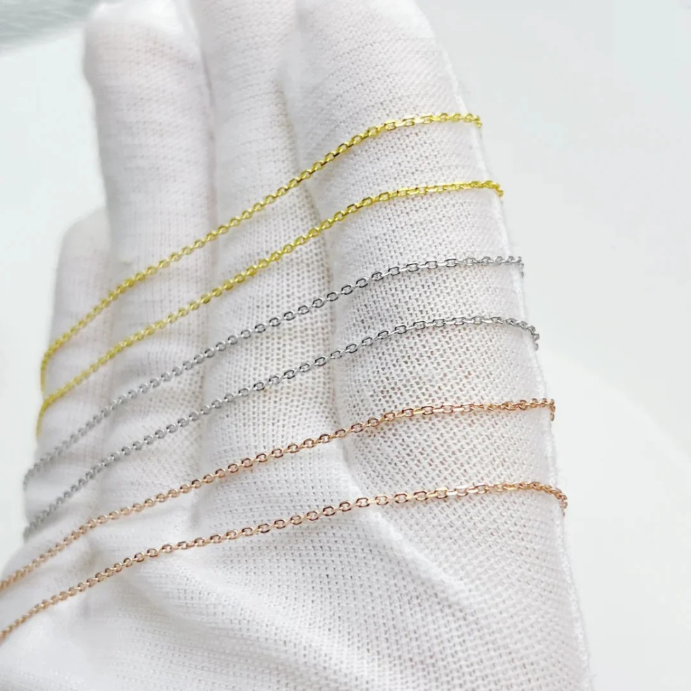 18k gold necklace: a timeless canvas for your unique pendants (rose gold, yellow gold, white gold)