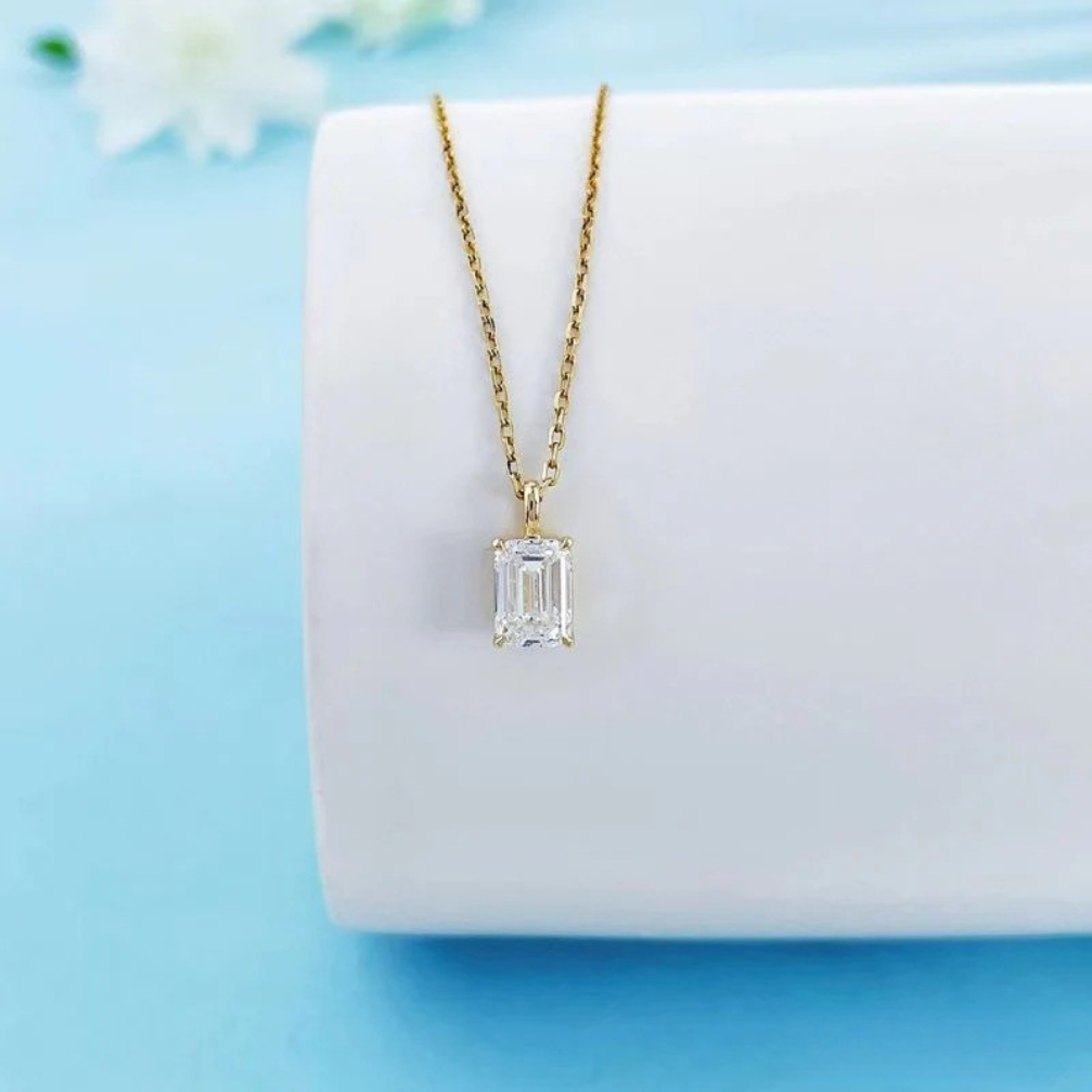 brilliant emerald-cut 18k yellow gold pendant with cultivated diamond (ngtc certified, chain not included)
