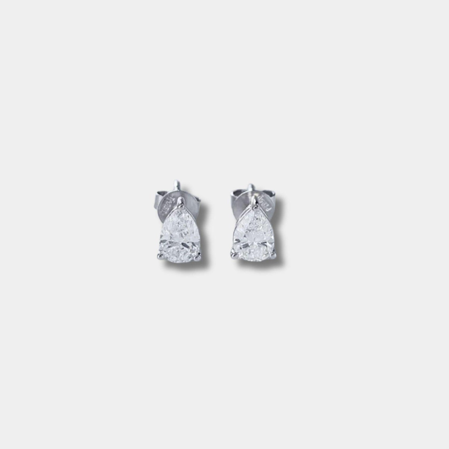 classic teardrop lab-grown diamond stud earrings in pt950 platinum