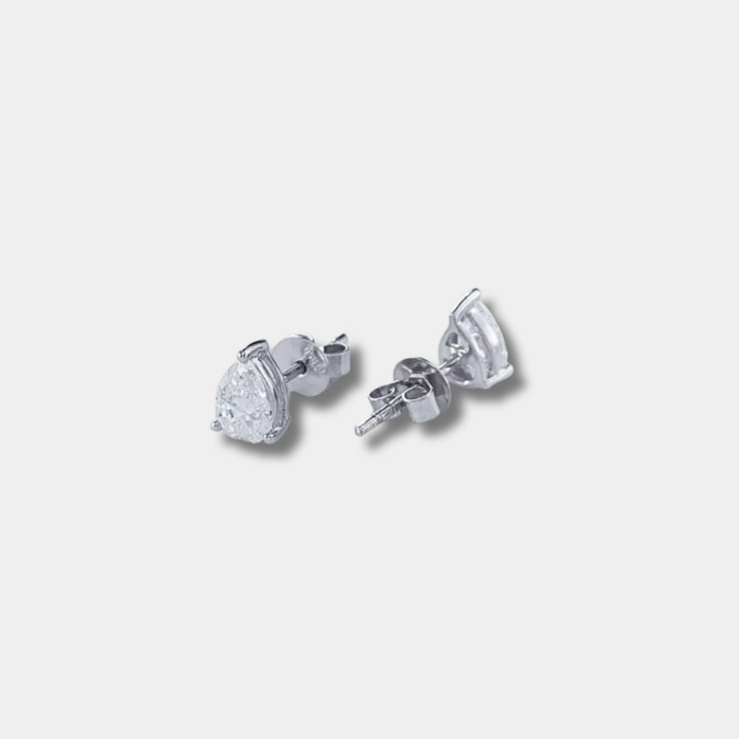 classic teardrop lab-grown diamond stud earrings in pt950 platinum