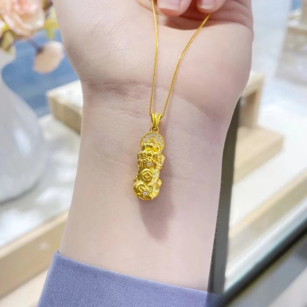 lucky pi xiu gold pendant – moissanite inlaid with 5d cyan-free design, featuring a coin pattern