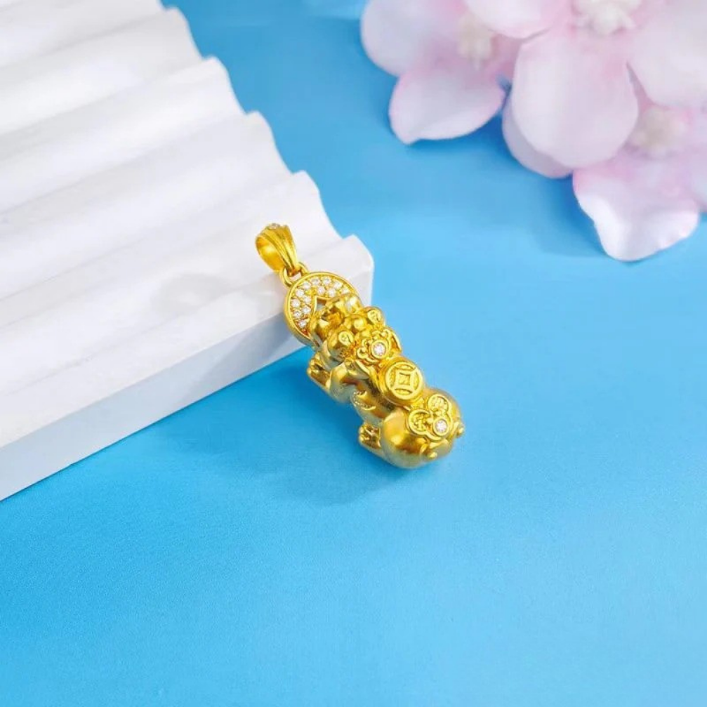 lucky pi xiu gold pendant – moissanite inlaid with 5d cyan-free design, featuring a coin pattern