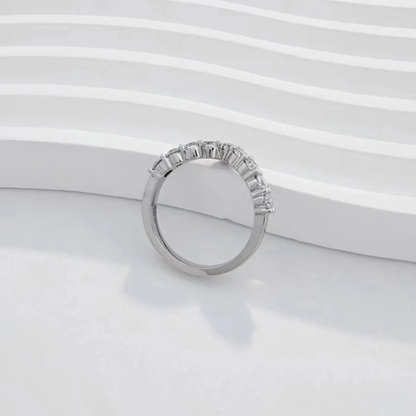 V-Shaped Lab-Grown Diamond Ring in Platinum Pt950 – Inspired by Love
