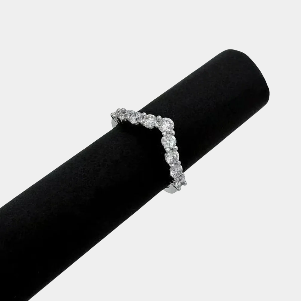 v-shaped lab-grown diamond ring in platinum pt950 – inspired by love