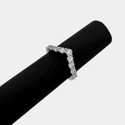 V-Shaped Lab-Grown Diamond Ring in Platinum Pt950 – Inspired by Love